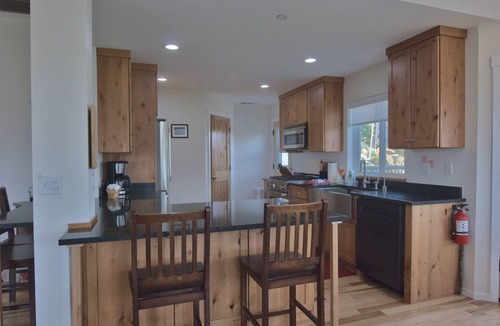 Fish Camp House | The Logger's Retreat at Yosemite - Epic Views! - Family-Friendly - Hot Tub!