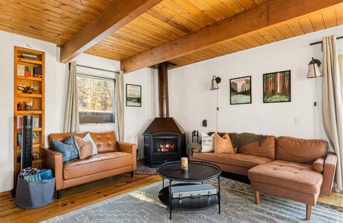 Big Bear Lake Ski Chalet | The Lounging Lodge near the Village!