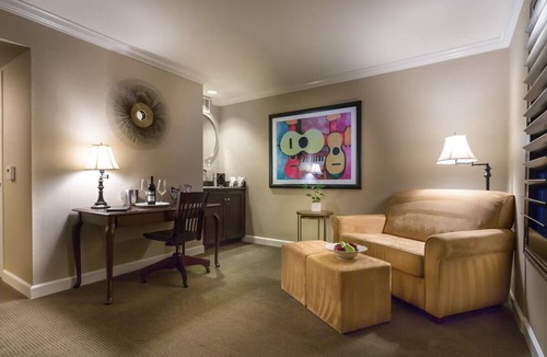 Cupertino Apartment | The luxurious Cupertino Hotel. A Short 8 mile drive to Levi's Stadium