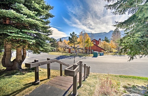 Mammoth Lakes House | The Mammoth Lodge by Hiking, Lakes, Skiing & More!