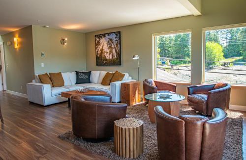 Ucluelet Apartment | The Moorage