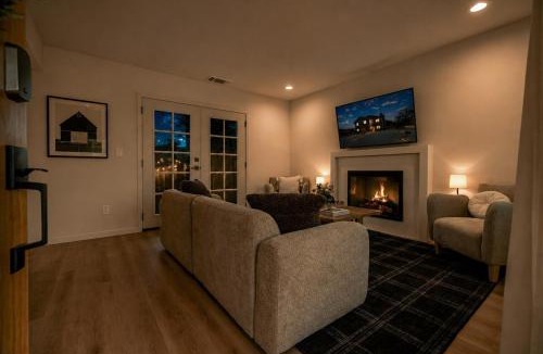 Lemon Cove House | The Noir House, Cozy haven near Sequoia & Kaweah
