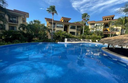 Tamarindo Apartment | The Oaks Tamarindo Pool Front Condominiums fast wifi