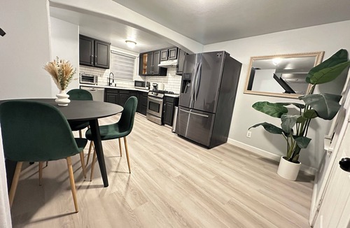 Modesto House | The Oasis - Your Luxury 2BR/1.5BA Home in Downtown Modesto