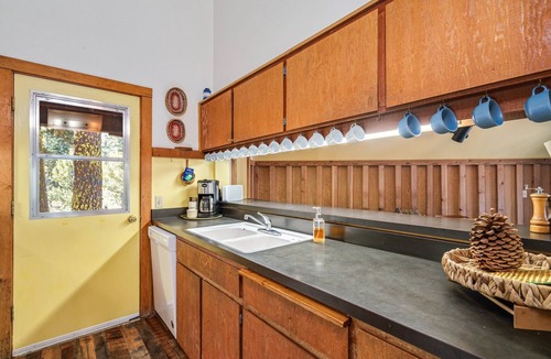 Bear Valley Cabin | The only Bear Valley lakefront + beachfront cabin with ski in-out access