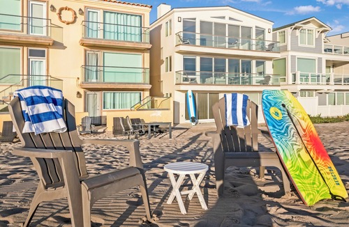 Hollywood Beach House | The Oxnard Oasis, Beachfront Bliss – Walk Straight Onto the Sand from Your Door!