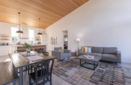Tofino House | The Pods Paradise-Marina, Hot tub, Downtown