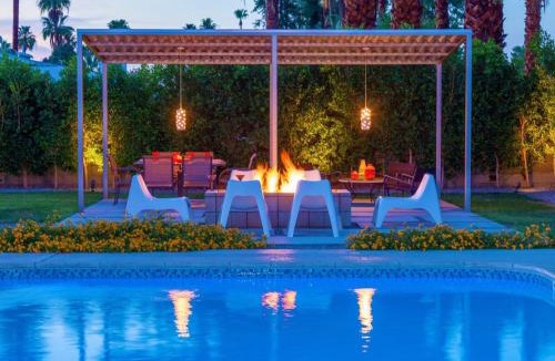 Palm Springs House | The Popsicle House - SWEET Mid Century Modern Home