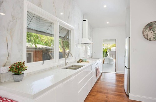 Labrador Apartment | The Queenslander! Bright - Breezy - Beautiful