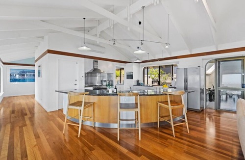 Tallai House | The Retreat Gold Coast + Panoramic Views Sleeps 25