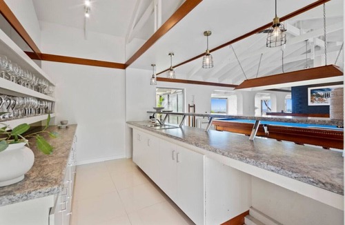 Tallai House | The Retreat Gold Coast + Panoramic Views Sleeps 25