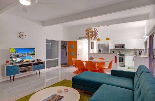 Sunmor House | The Retro A Go-Go House Luxury Mid Century Mod Resort
