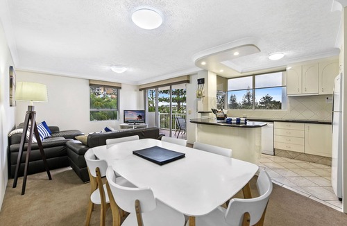 Broadbeach Apartment | The Ritz Resort