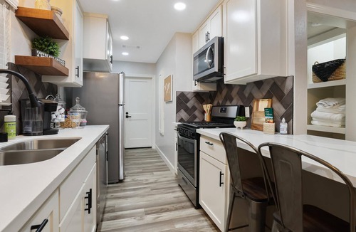 Exeter Apartment | The Sequoia Stunner: Exeters Rocky Hill Retreat