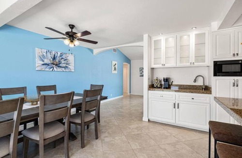 Racquet Club South House | The Sunny Side House