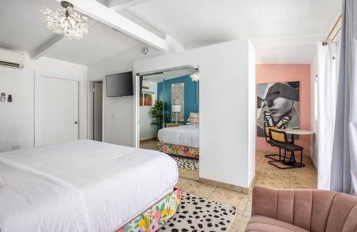 Warm Sands Hotel | The Taylor Suite · Dog-Friendly Yard, Palm Springs