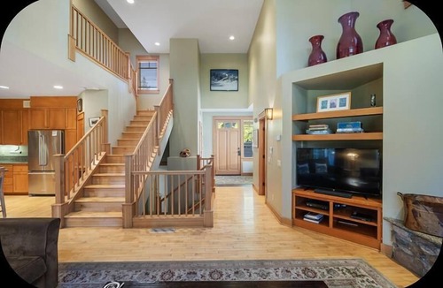 Mammoth Lakes House | The Timbers Townhome #1021- Grand 4 Bedrooms Plus Den, Private Spa, washer/dryer, WIFI