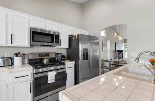 North Las Vegas House | The Ultimate 5BR Funhouse: Spa, Golf & Pool Table!