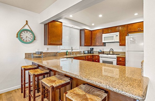 West Newport House | The Ultimate Vacation Destination | Happy Interior | 30 Seconds to the Sand! (lower unit)