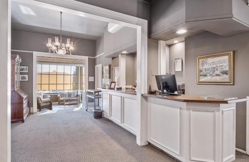 Oak Park Hotel | The Upham Hotel