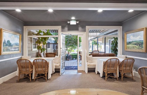 Oak Park Hotel | The Upham Hotel