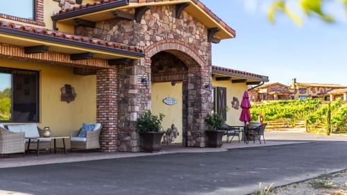 Temecula House | The Villa at Vines Estate by AvantStay