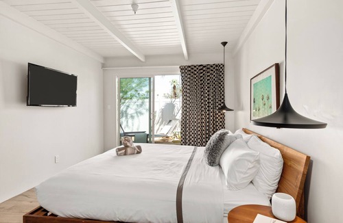 Uptown Design District Hotel | The Weekend by AvantStay