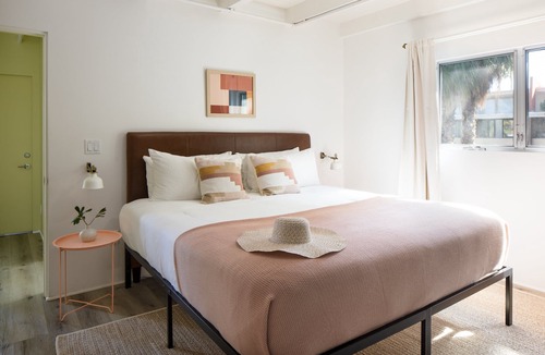 Tahquitz River Estates Hotel | The Wesley Suite 10 by AvantStay | Spacious 2BR/2BA Flat w/Full Kitchen