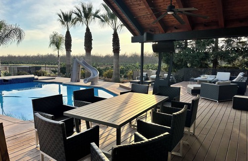 Visalia House | THE WESTINN, private pool and spa “Modern Oasis" in the country.