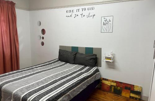 Port Elizabeth Central House | The Willow Whispers guest house