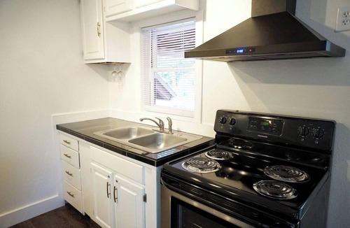 Shaver Lake Apartment | This fourplex is a 1 bedroom(s), 1 bathrooms, located in Shaver Lake, CA.