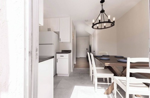 North Park House | This newly furnished 30+day rental is located in North Park/University Heights—one of San Diego's best local food and nightlife neighborhoods. A great central base for exploring the city!