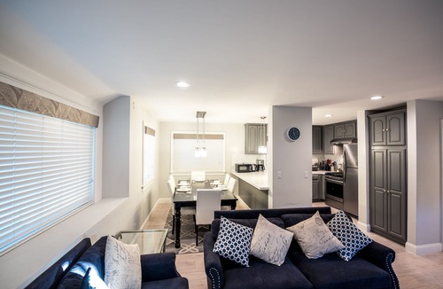 West Newport Condo | Three-bedroom apartment with three bathrooms by the beach