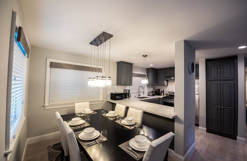 West Newport Condo | Three-bedroom apartment with three bathrooms by the beach