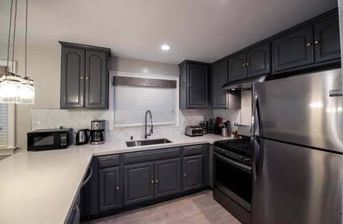 West Newport Condo | Three-bedroom apartment with three bathrooms by the beach