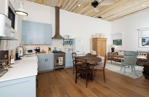Los Alamos House | Three private residences in downtown Los Alamos