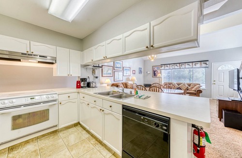 Lakeshore Condo | Three-story condo with mountain views, balcony, grill & washer/dryer