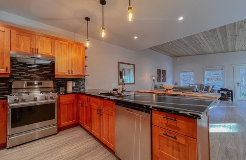 Tofino House | Tofino Escape-Hot Tub, in Town , Marina, Pet, BBQ