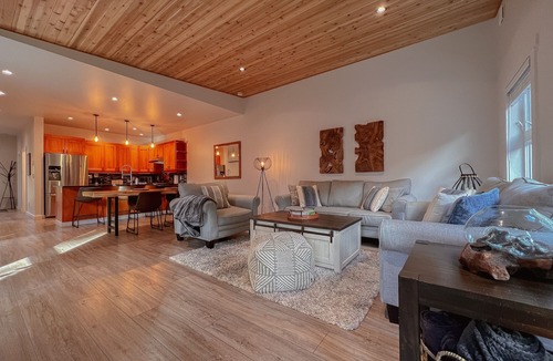Tofino House | Tofino Escape-Hot Tub, Modern, Marina, Pets, BBQ