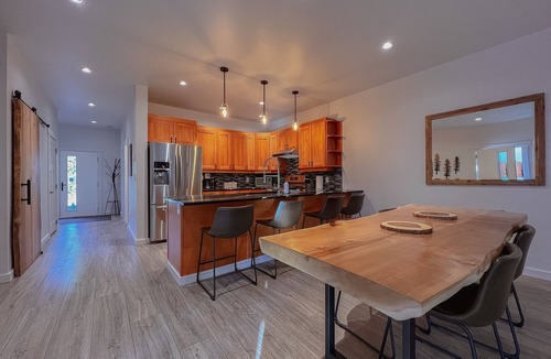 Tofino House | Tofino Escape-Hot Tub, Modern, Marina, Pets, BBQ