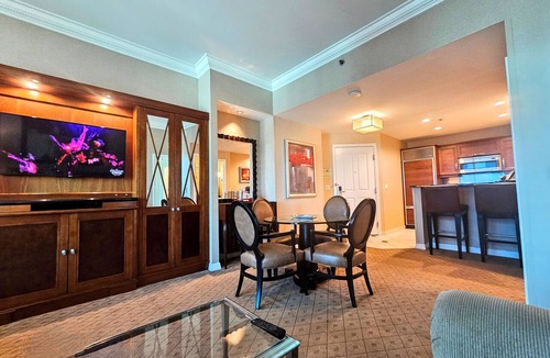 Las Vegas Condo | TOP 38th FLOOR 1 BR PENTHOUSE! BALCONY! SPHERE, F1 Views, POOL-NO RESORT FEES!