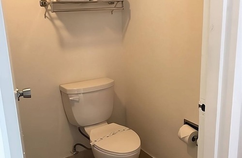 Torrance Hotel | Torrance Getaway! 3 Spacious Units, Nearby Attractions Pool, Parking