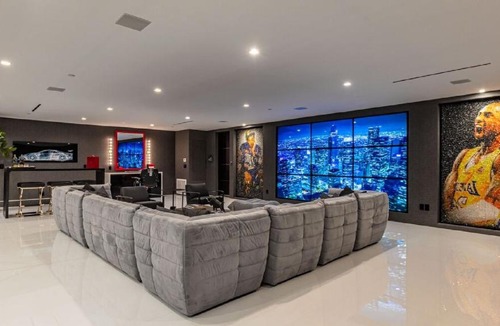Gaven Apartment | Towering gracefully above dazzling city lights