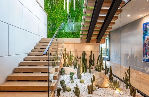 Gaven Apartment | Towering gracefully above dazzling city lights