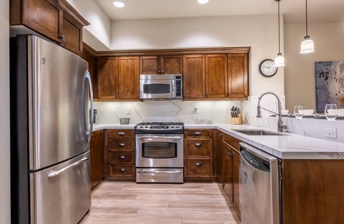 Woodwinds House | Townhome with 2 Decks, Hot Tub, Fireplace and Grill!
