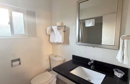 Tracy Hotel | Townhouse Motel