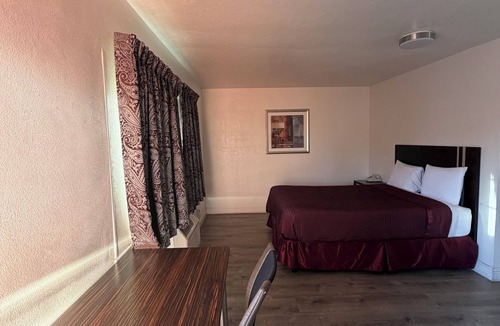 Tracy Hotel | Townhouse Motel