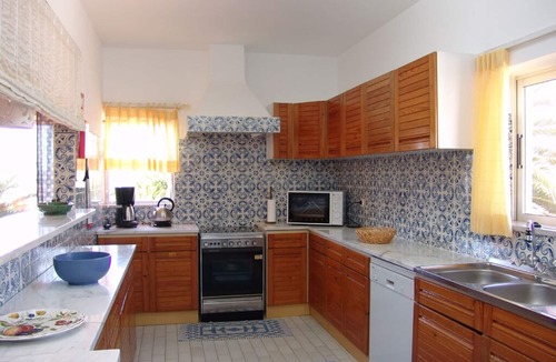 Porto de Mos Villa | Traditional 3 Bedroom Villa with Stunning Sea Views