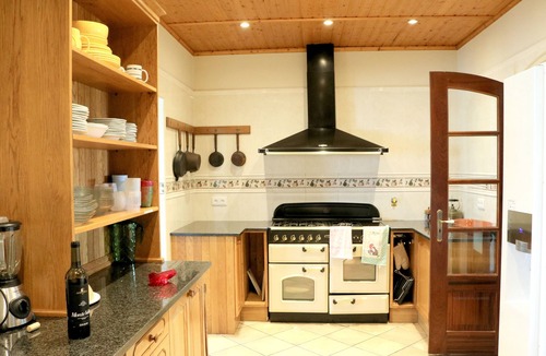 Carvoeiro Villa | Traditional 6 bed villa, pool, BBQ, close to town & beaches. 20% off 10-17 Sept