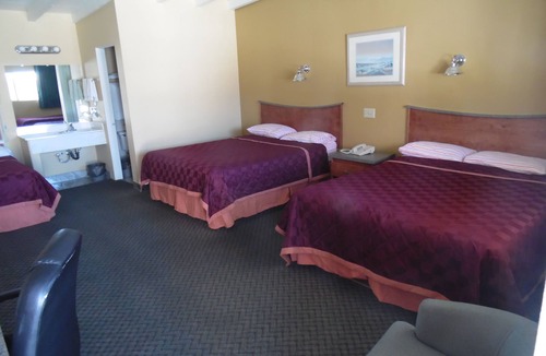 Lone Pine Hotel | Trails Motel